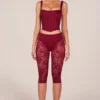 Pantaloni capri cu dantelă Annalisa în roșu cireș Pantaloni capri cu dantelă Annalisa în roșu cireș