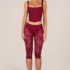 Pantaloni capri cu dantelă Annalisa în roșu cireș Pantaloni capri cu dantelă Annalisa în roșu cireș