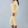 Pantaloni capri din tricot Selene, cu talie medie, în galben unt Pantaloni capri din tricot Selene, cu talie medie, în galben unt