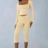 Pantaloni capri din tricot Selene, cu talie medie, în galben unt Pantaloni capri din tricot Selene, cu talie medie, în galben unt