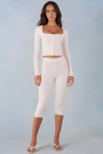 Pantaloni capri din tricot Selene, talie medie, culoare ivoriu Pantaloni capri din tricot Selene, talie medie, culoare ivoriu
