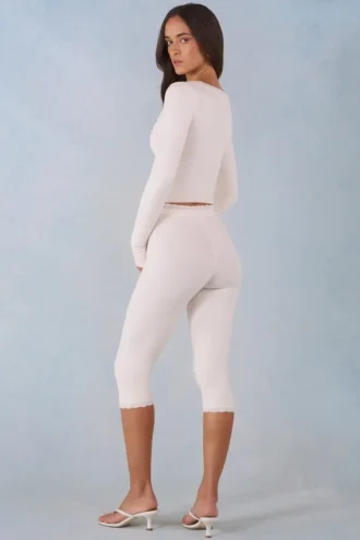 Pantaloni capri din tricot Selene, talie medie, culoare ivoriu Pantaloni capri din tricot Selene, talie medie, culoare ivoriu