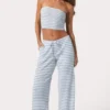 Pantaloni cu talie joasă din jersey cu nervuri, cu dungi albastre Pantaloni cu talie joasă din jersey cu nervuri, cu dungi albastre