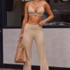 Pantaloni cu talie înaltă și nervuri moi, în nuanța Beige Sand Pantaloni cu talie înaltă și nervuri moi, în nuanța Beige Sand