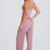 Pantaloni de jogging cu croi larg din tricot cu nervuri, în nuanța Mauve Pantaloni de jogging cu croi larg din tricot cu nervuri, în nuanța Mauve