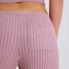 Pantaloni de jogging cu croi larg din tricot cu nervuri, în nuanța Mauve Pantaloni de jogging cu croi larg din tricot cu nervuri, în nuanța Mauve