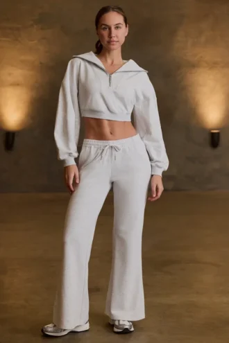 Pantaloni de jogging cu talie joasă și croi larg, în culoarea gri melanj Pantaloni de jogging cu talie joasă și croi larg, în culoarea gri melanj