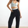Pantaloni de jogging din bumbac fleece, cu talie medie, în culoarea neagră Pantaloni de jogging din bumbac fleece, cu talie medie, în culoarea neagră