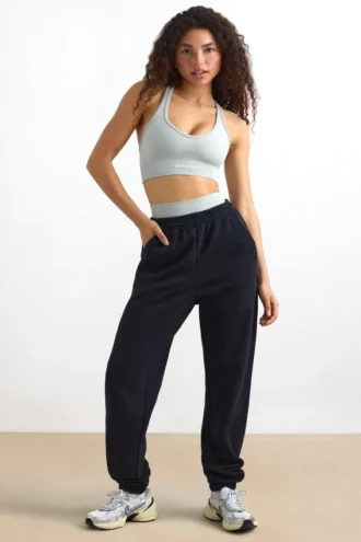 Pantaloni de jogging din bumbac fleece, cu talie medie, în culoarea neagră Pantaloni de jogging din bumbac fleece, cu talie medie, în culoarea neagră