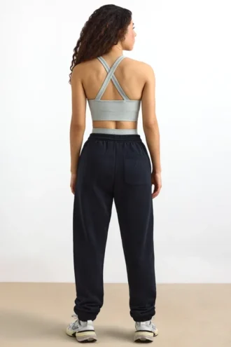 Pantaloni de jogging din bumbac fleece, cu talie medie, în culoarea neagră Pantaloni de jogging din bumbac fleece, cu talie medie, în culoarea neagră