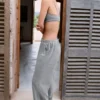 Pantaloni de jogging din bumbac texturat, cu talie joasă și picior larg, în culoarea gri închis Pantaloni de jogging din bumbac texturat, cu talie joasă și picior larg, în culoarea gri închis