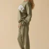Pantaloni de jogging din fleece de bumbac cu talie medie, în culoarea verde kaki Pantaloni de jogging din fleece de bumbac cu talie medie, în culoarea verde kaki
