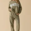 Pantaloni de jogging din fleece de bumbac cu talie medie, în culoarea verde kaki Pantaloni de jogging din fleece de bumbac cu talie medie, în culoarea verde kaki