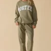 Pantaloni de jogging din fleece de bumbac cu talie medie, în culoarea verde kaki Pantaloni de jogging din fleece de bumbac cu talie medie, în culoarea verde kaki