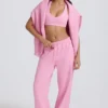 Pantaloni de jogging din jersey de bumbac moale, cu talie medie și croi larg, în roz pal Pantaloni de jogging din jersey de bumbac moale, cu talie medie și croi larg, în roz pal