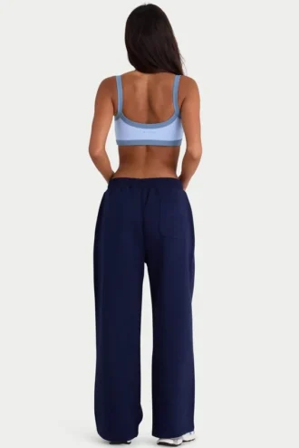 Pantaloni de jogging din jersey periat cu croi larg, în culoarea albastru marin clasic Pantaloni de jogging din jersey periat cu croi larg, în culoarea albastru marin clasic
