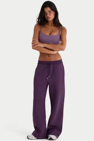 Pantaloni de jogging din jersey periat, cu croi larg, în culoarea prune Pantaloni de jogging din jersey periat, cu croi larg, în culoarea prune