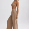 Pantaloni de jogging din material frotat cu croi larg, culoare maro mocha Pantaloni de jogging din material frotat cu croi larg, culoare maro mocha