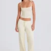 Pantaloni de jogging din tricot cu nervuri, cu croi larg, în culoarea crem Pantaloni de jogging din tricot cu nervuri, cu croi larg, în culoarea crem