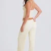 Pantaloni de jogging din tricot cu nervuri, cu croi larg, în culoarea crem Pantaloni de jogging din tricot cu nervuri, cu croi larg, în culoarea crem