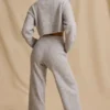 Pantaloni de jogging din tricot cu nervuri, talie medie și croi larg, în culoarea Ice Marl Pantaloni de jogging din tricot cu nervuri, talie medie și croi larg, în culoarea Ice Marl
