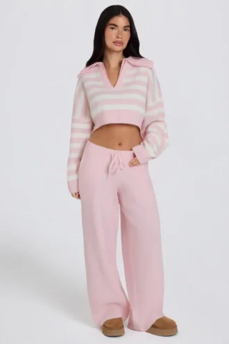 Pantaloni de jogging din tricot, cu talie medie și croi larg, în roz pal Pantaloni de jogging din tricot, cu talie medie și croi larg, în roz pal