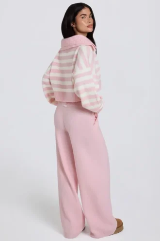 Pantaloni de jogging din tricot, cu talie medie și croi larg, în roz pal Pantaloni de jogging din tricot, cu talie medie și croi larg, în roz pal