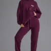 Pantaloni de jogging relaxați, cu talie medie, din jersey de bumbac moale, în culoarea strugure Pantaloni de jogging relaxați, cu talie medie, din jersey de bumbac moale, în culoarea strugure