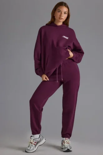 Pantaloni de jogging relaxați, cu talie medie, din jersey de bumbac moale, în culoarea strugure Pantaloni de jogging relaxați, cu talie medie, din jersey de bumbac moale, în culoarea strugure
