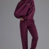 Pantaloni de jogging relaxați, cu talie medie, din jersey de bumbac moale, în culoarea strugure Pantaloni de jogging relaxați, cu talie medie, din jersey de bumbac moale, în culoarea strugure