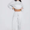 Pantaloni de jogging relaxați, cu talie medie, din jersey de bumbac periat, în gri melanj Pantaloni de jogging relaxați, cu talie medie, din jersey de bumbac periat, în gri melanj