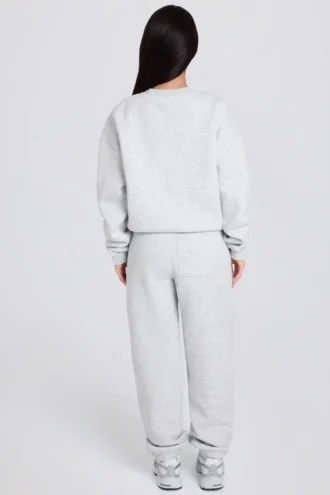 Pantaloni de jogging relaxați, cu talie medie, din jersey de bumbac periat, în gri melanj Pantaloni de jogging relaxați, cu talie medie, din jersey de bumbac periat, în gri melanj