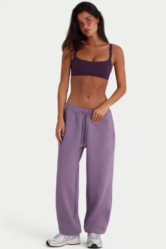Pantaloni de jogging relaxați din jersey periat, cu talie medie, în culoarea Dusk Pantaloni de jogging relaxați din jersey periat, cu talie medie, în culoarea Dusk