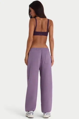 Pantaloni de jogging relaxați din jersey periat, cu talie medie, în culoarea Dusk Pantaloni de jogging relaxați din jersey periat, cu talie medie, în culoarea Dusk