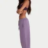 Pantaloni de jogging relaxați din jersey periat, cu talie medie, în culoarea Dusk Pantaloni de jogging relaxați din jersey periat, cu talie medie, în culoarea Dusk