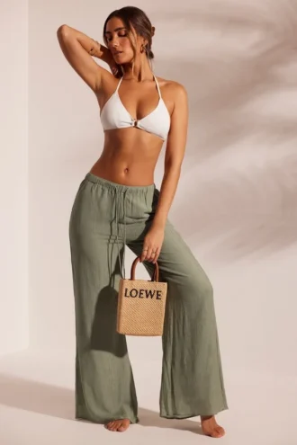 Pantaloni de plajă cu textură șifonată, de culoare verde deschis, pentru ținute de vacanță Pantaloni de plajă cu textură șifonată, de culoare verde deschis, pentru ținute de vacanță