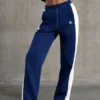 Pantaloni de trening cu croi larg, culoare bleumarin Pantaloni de trening cu croi larg, culoare bleumarin