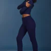 Pantaloni evazați cu pliu, cu model tricotat în relief, în albastru închis Pantaloni evazați cu pliu, cu model tricotat în relief, în albastru închis