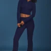 Pantaloni evazați cu pliu, cu model tricotat în relief, în albastru închis Pantaloni evazați cu pliu, cu model tricotat în relief, în albastru închis