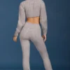Pantaloni evazați cu pliu, cu model tricotat în stil „cable”, de culoare gri melanj Pantaloni evazați cu pliu, cu model tricotat în stil „cable”, de culoare gri melanj