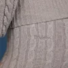 Pantaloni evazați cu pliu, cu model tricotat în stil „cable”, de culoare gri melanj Pantaloni evazați cu pliu, cu model tricotat în stil „cable”, de culoare gri melanj