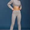 Pantaloni evazați cu pliu, cu model tricotat în stil „cable”, de culoare gri melanj Pantaloni evazați cu pliu, cu model tricotat în stil „cable”, de culoare gri melanj