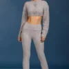 Pantaloni evazați cu pliu, cu model tricotat în stil „cable”, de culoare gri melanj Pantaloni evazați cu pliu, cu model tricotat în stil „cable”, de culoare gri melanj