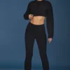 Pantaloni evazați cu pliu, din bumbac tricotat cu model împletit, în negru Pantaloni evazați cu pliu, din bumbac tricotat cu model împletit, în negru