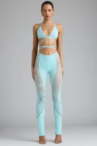 Pantaloni evazați cu talie medie și ornamente Stevie, în culoarea albastru gheață