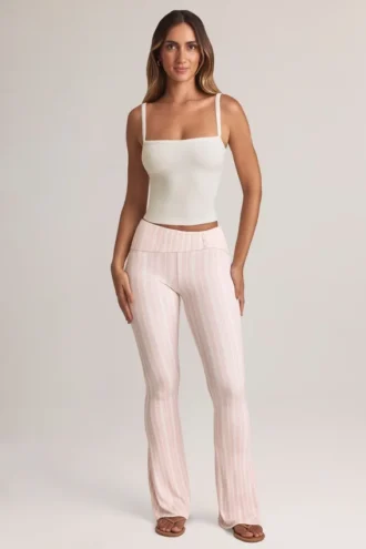 Pantaloni evazați cu talie medie și pliu Bebe Modal, cu imprimeu în dungi Pantaloni evazați cu talie medie și pliu Bebe Modal, cu imprimeu în dungi