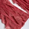 Pantaloni evazați cu talie medie și volane Felicity, cu imprimeu roșu Pantaloni evazați cu talie medie și volane Felicity, cu imprimeu roșu
