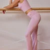 Pantaloni evazați cu talie înaltă și pliu, în roz pal Pantaloni evazați cu talie înaltă și pliu, în roz pal