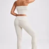 Pantaloni evazați cu talie pliată din tricot gros, culoare crem Pantaloni evazați cu talie pliată din tricot gros, culoare crem