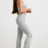 Pantaloni evazați cu tiv pliat din tricot gros, în culoarea gri melanj Pantaloni evazați cu tiv pliat din tricot gros, în culoarea gri melanj